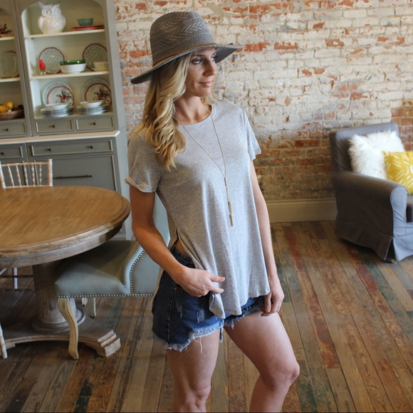 ✨LAST ONE✨Gray short sleeve split side tunic - Picture 4 of 6